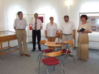 2007.06.26. Kiállítás megnyitó - Az oktatás rekvizitumai a város mai és korábbi intézményeiből 23.JPG 2007.06.26. Kiállítás megnyitó - Az oktatás rekvizitumai a város mai és korábbi intézményeiből 23.JPG