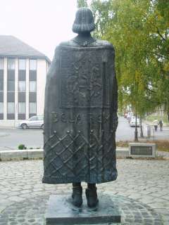 Baja, Szent Imre tér 05.előtt: III.Béla szobra 2.kép.jpg Baja, Szent Imre tér 05.előtt: III.Béla szobra 2.kép.jpg