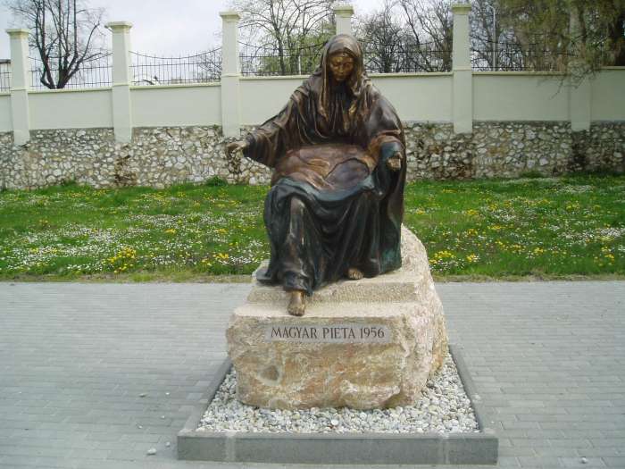Pápa, Köztársaság liget 1. Magyar pieta 56.jpg Pápa, Köztársaság liget 1. Magyar pieta 56.jpg