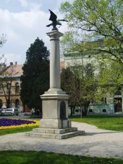 Pápa, Március 15. tér: Honvéd emlékmű 1.kép.jpg Pápa, Március 15. tér: Honvéd emlékmű 1.kép.jpg