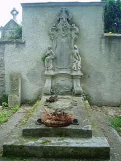 Sopron, Szent Mihály u. Szent Mihály-templom udvar 2.kép.jpg Sopron, Szent Mihály u. Szent Mihály-templom udvar 2.kép.jpg