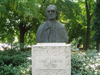 Szekszárd, Liszt F. tér: Liszt szobor.jpg Szekszárd, Liszt F. tér: Liszt szobor.jpg