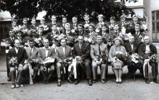 Zrínyi iskola kép 011 - Osztályfénykép.jpg Zrínyi iskola kép 011 - Osztályfénykép.jpg